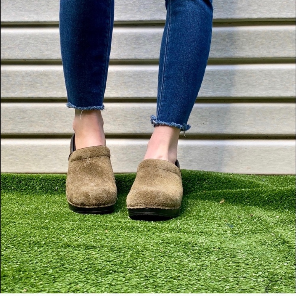 Green suede dansko modern clogs